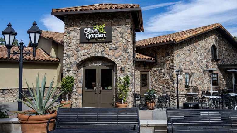 Exterior shot of an Olive Garden
