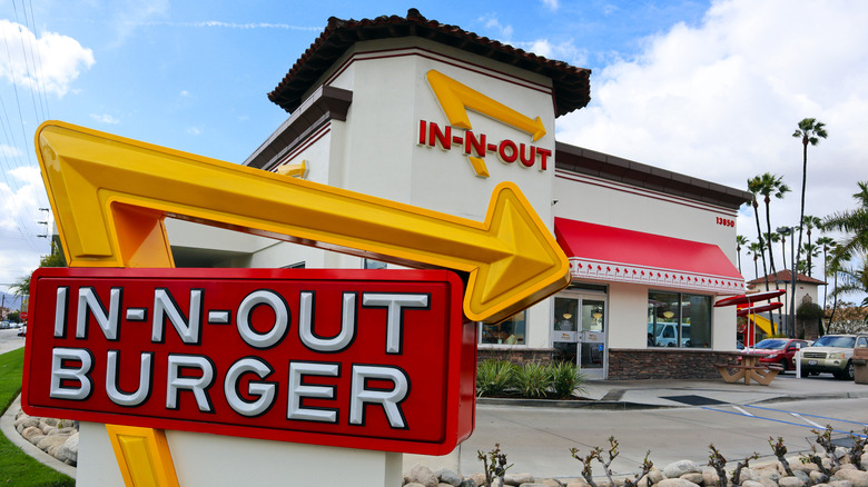 exterior shot of an In-N-Out