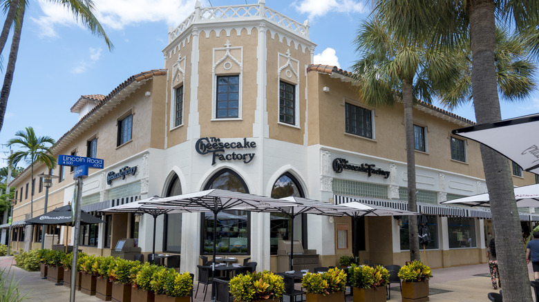 Exterior shot of a Cheesecake Factory