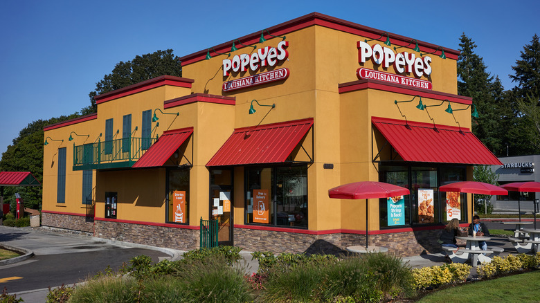 Exterior shot of a Popeyes