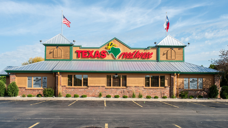 Exterior shot of a Texas Roadhouse