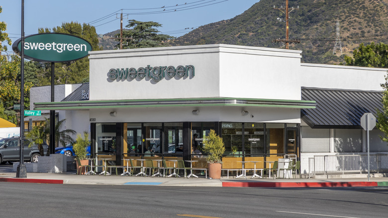 Exterior shot of a Sweetgreen