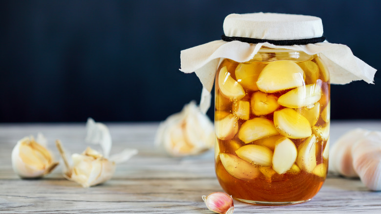 Garlic pickling in a jar