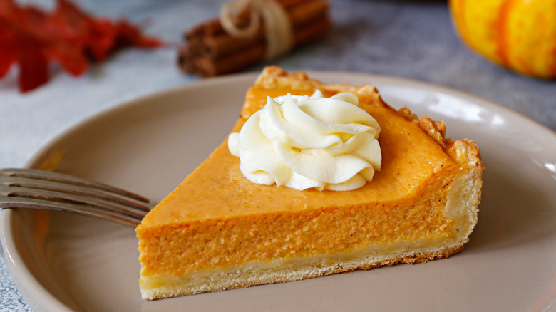 pumpkin pie with thin crust