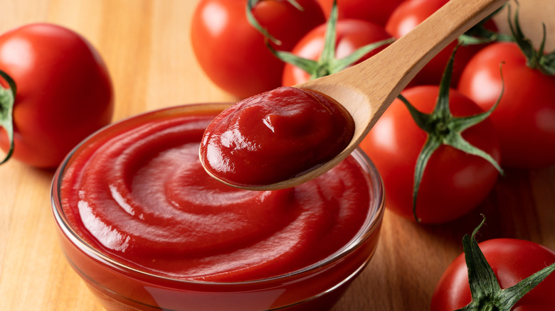 Ketchup in a bowl among tomatoes