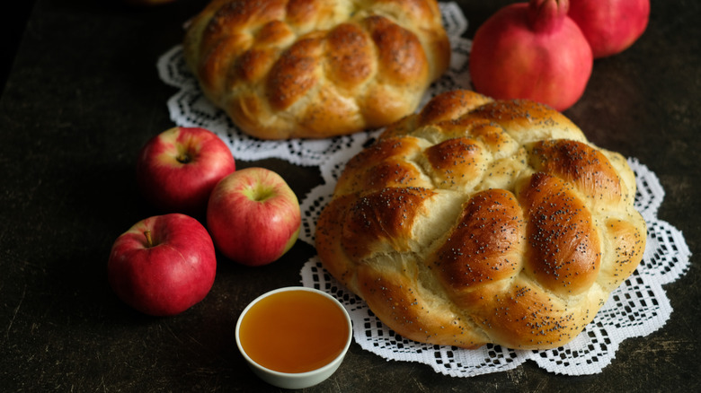 Round challah bread