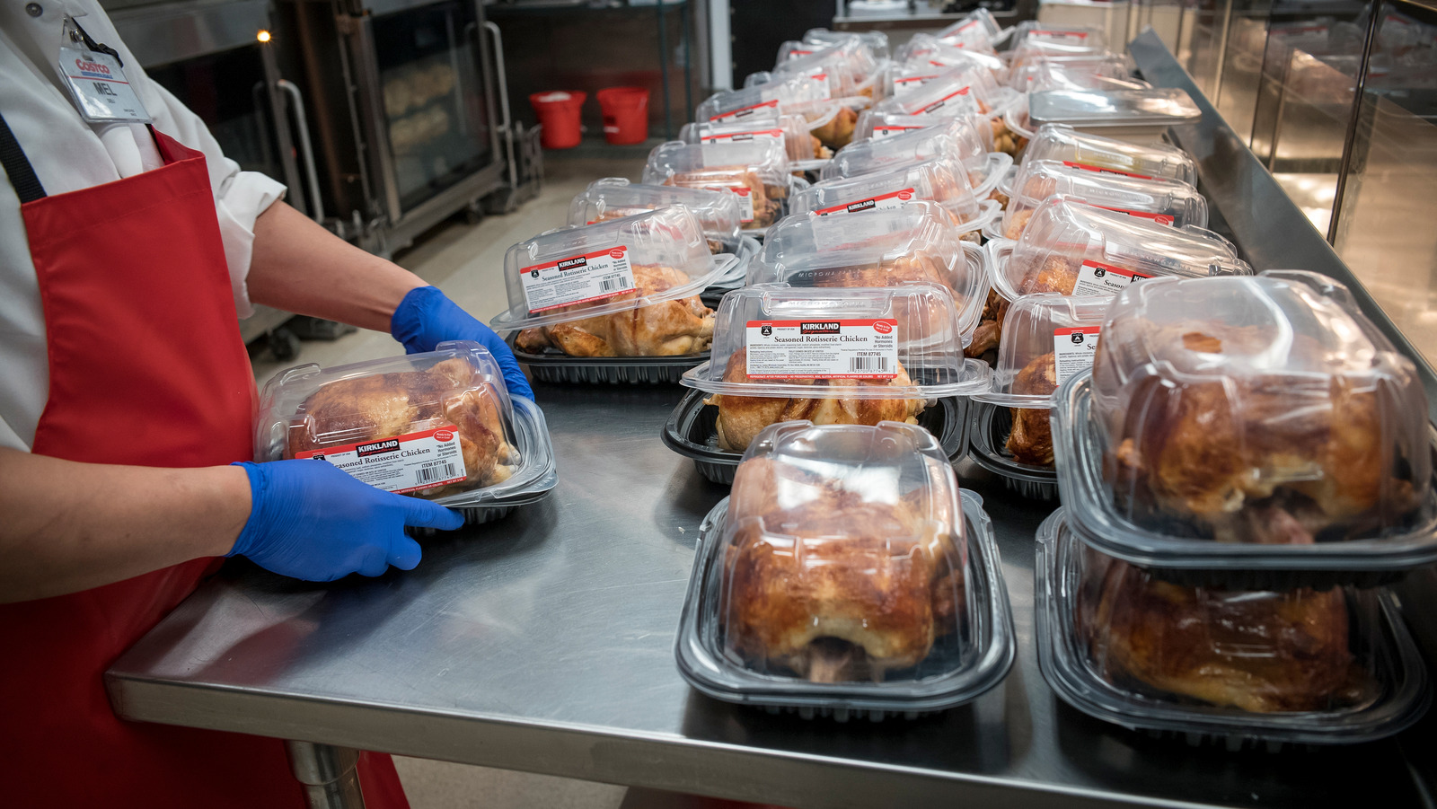 The Reason Why Your Local Costco Runs Out Of Rotisserie Chicken So Often - Vimarsana News