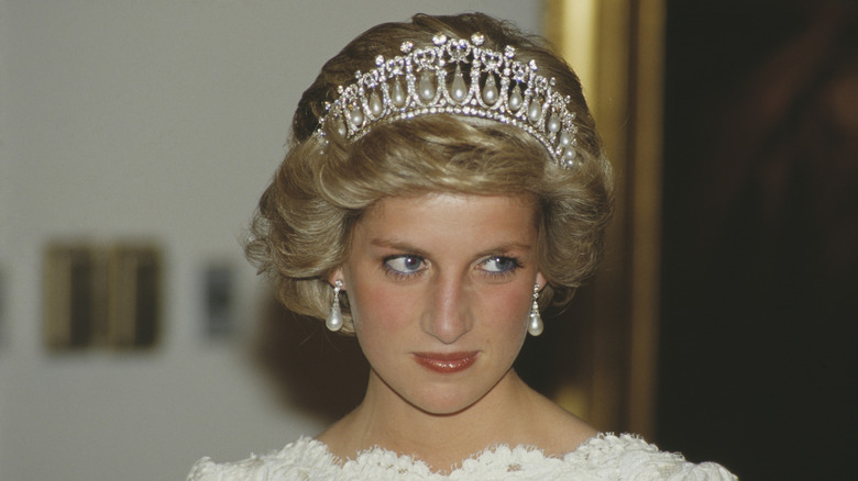 Princess Diana wearing a crown and smiling