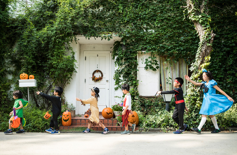 Dad builds scary front door to save candy from trick-or-treaters