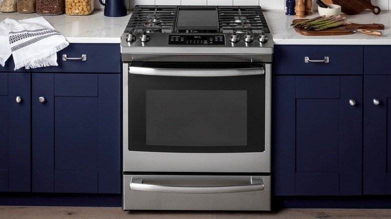 Oven with gas range