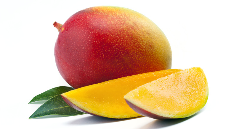 sliced mango