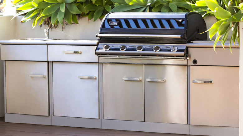 Stainless steel grill cabinet