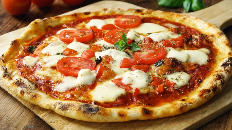 Pizza with fresh mozzarella cheese