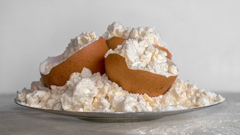 Rehydrated egg white powder in egg shells 