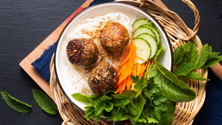 Healthy meatballs with vegetables