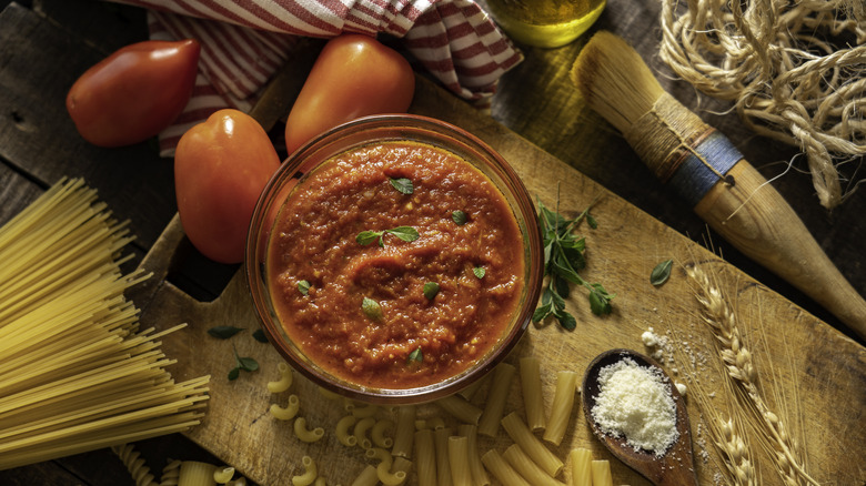 bowl of tomato sauce