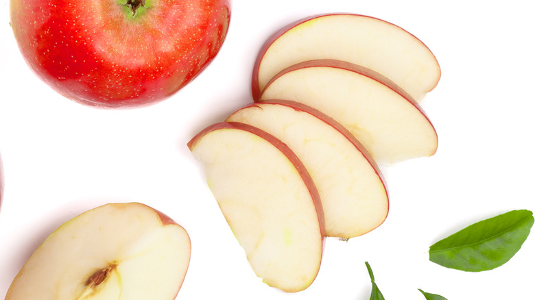 Plate of sliced apples