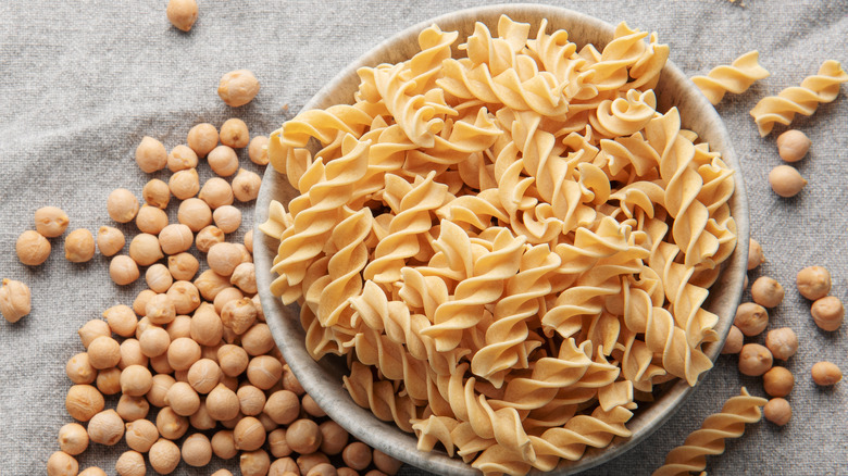 Raw chickpea pasta and chickpeas