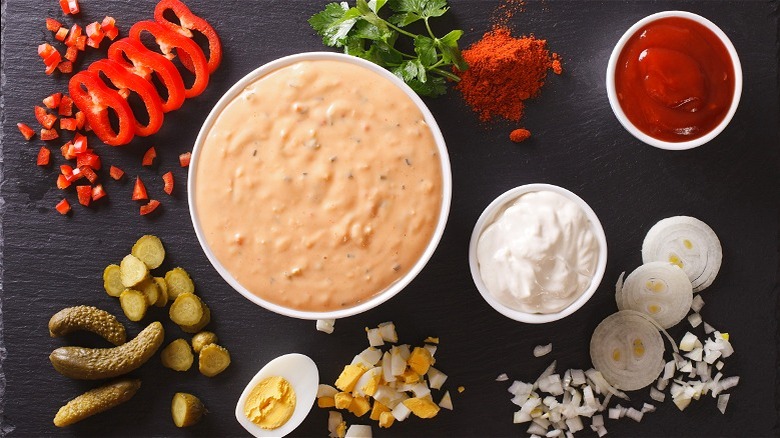 Thousand Island dressing with peppers and egg