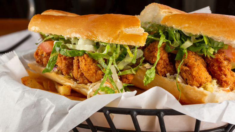 Shrimp po'boy in a basket