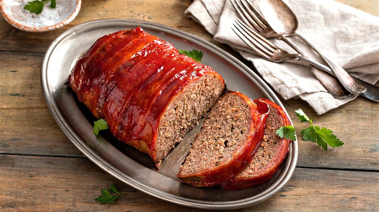Sliced meatloaf on platter 