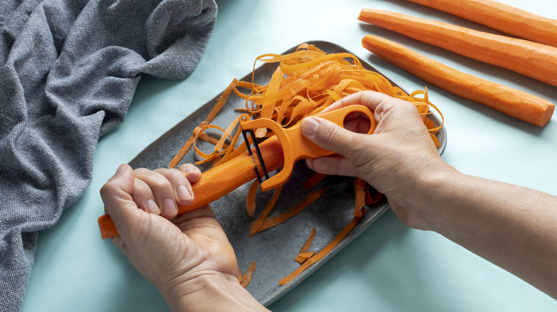 carrot peeling y-shaped peeler