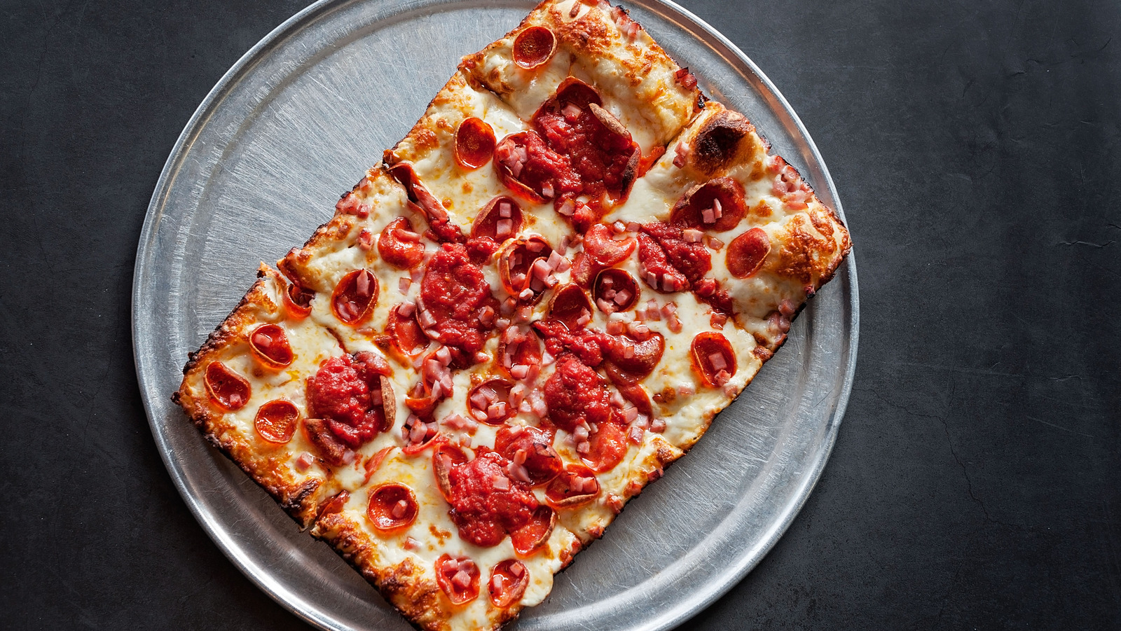 The Special Kind Of Cheese Used For Detroit-Style Pizza - Vimarsana News
