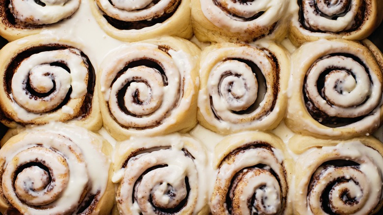 Cinnabon rolls lined up in a row