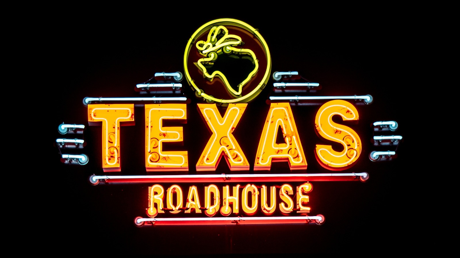 Everything You Need To Know About The Texas Roadhouse Murals