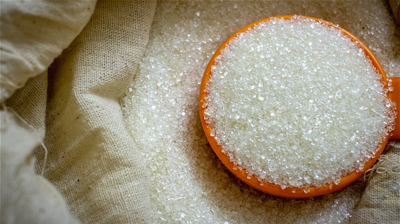 Scoop of granulated sugar 