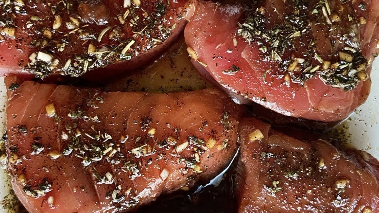 Marinated tuna steaks with herbs 