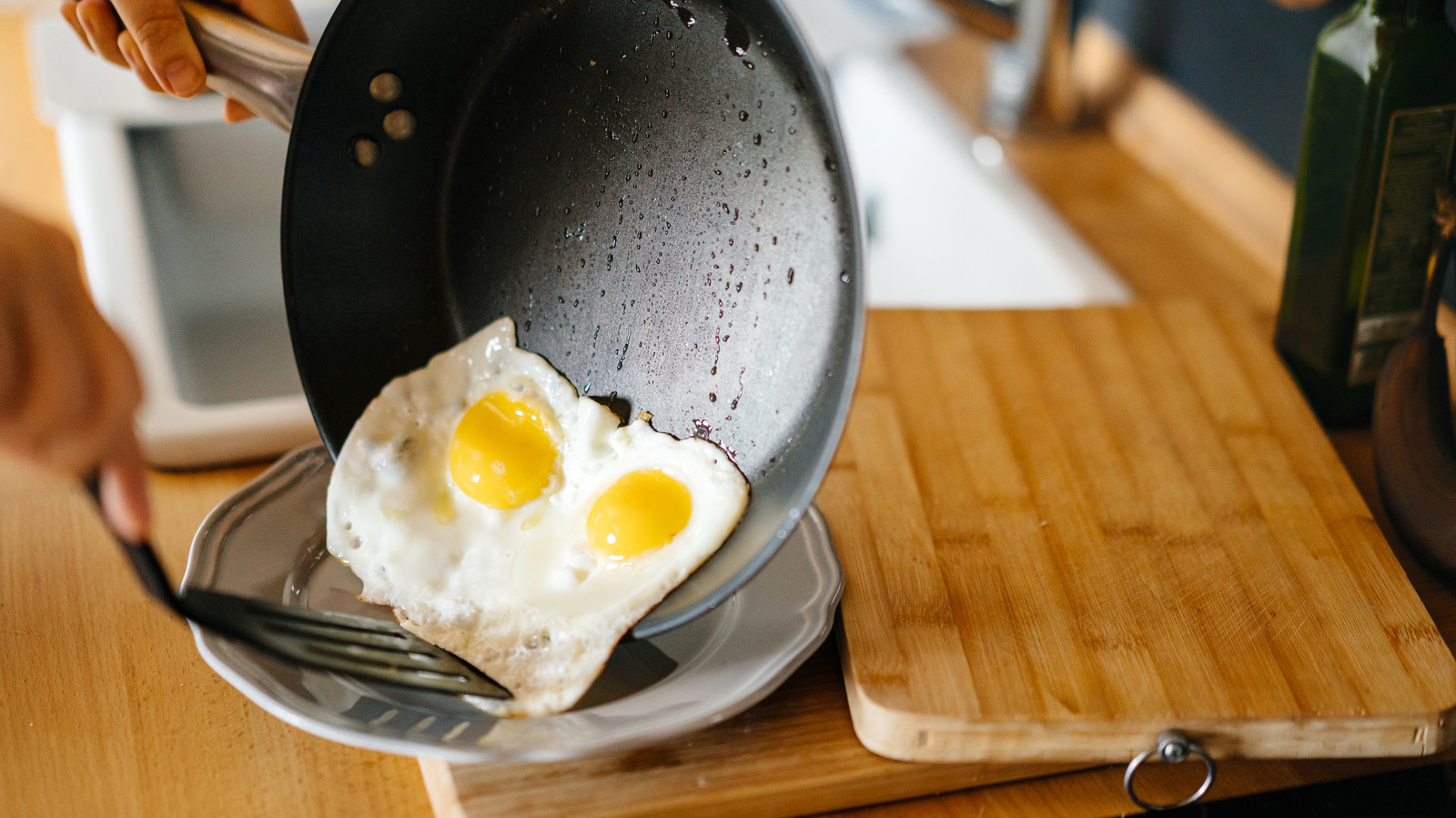 The Temperature Trick That'll Help Stubborn Eggs Glide Right Off The Pan