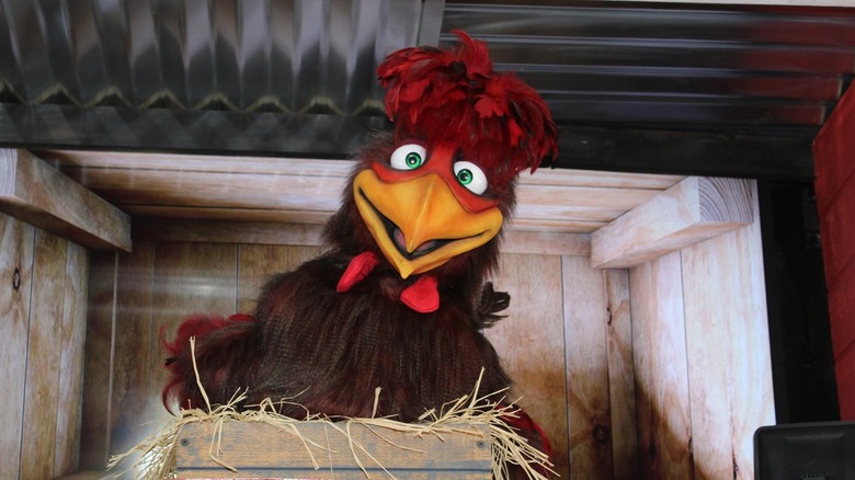 Red and brown animatronic cartoon chicken