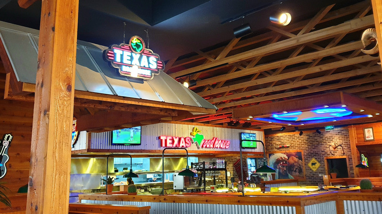 Interior of a Texas Roadhouse location