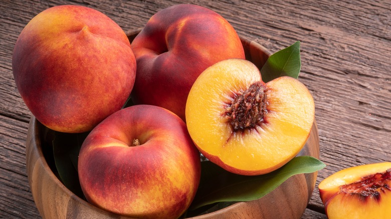Bowl of four peaches