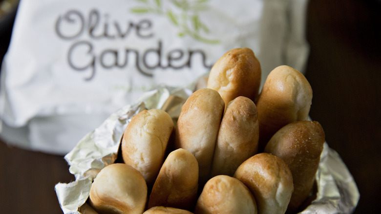 olive garden breadsticks and bag