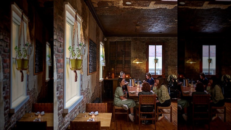 Place des Fêtes  interior