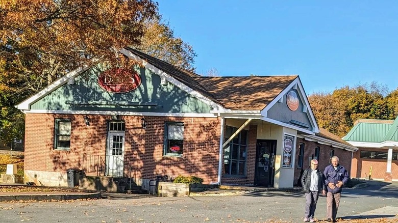 Exterior of Dom's Broad Street Eatery