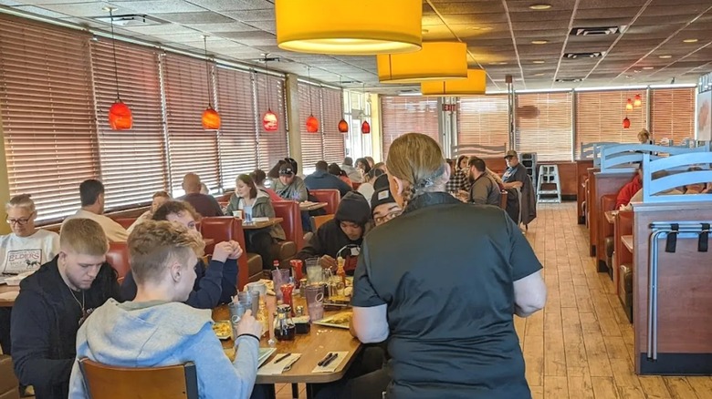 The Easy Egg Breakfast & Lunch, crowded with people eating breakfast