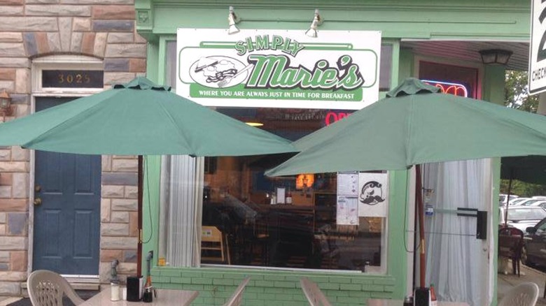 Exterior of Simply Marie's in Canton with outdoor tables