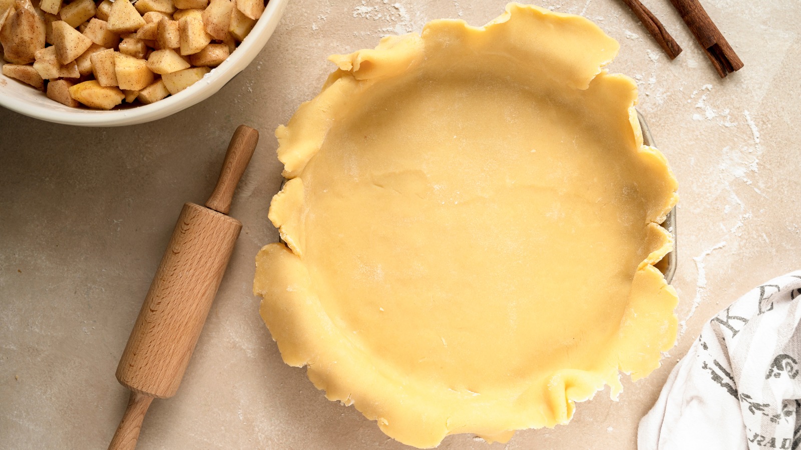 https://www.thedailymeal.com/img/gallery/the-trick-for-preventing-sticky-pie-dough/l-intro-1671454893.jpg