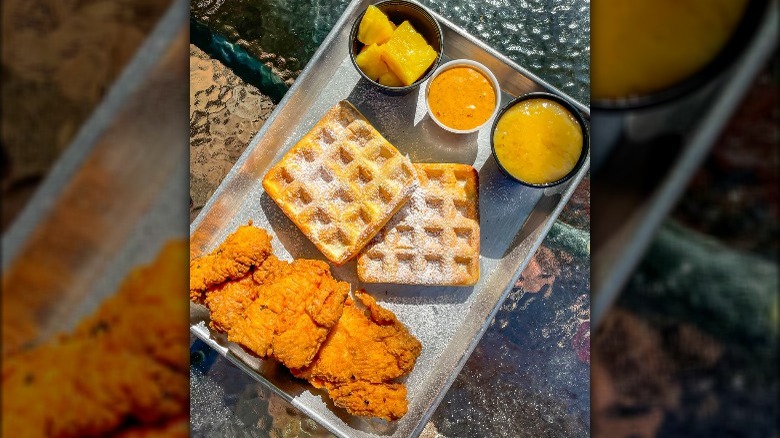 Silkie's chicken and waffles 