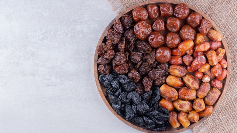 dates in wooden bowl
