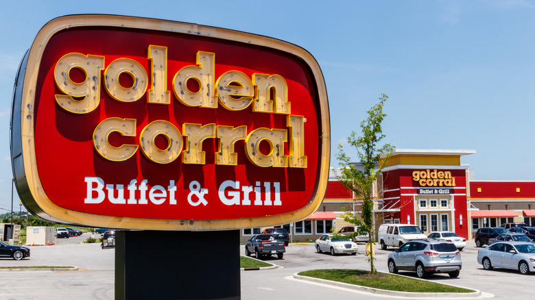 Golden Corral sign and exterior