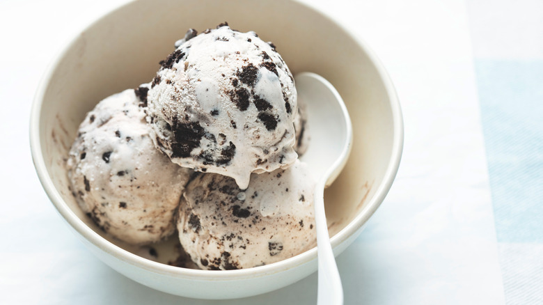 Bowl of Oreo ice cream