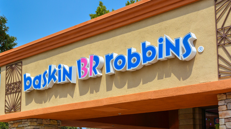 Baskin-Robbins storefront