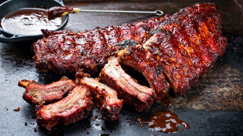 Glazed chargrilled ribs with sauce