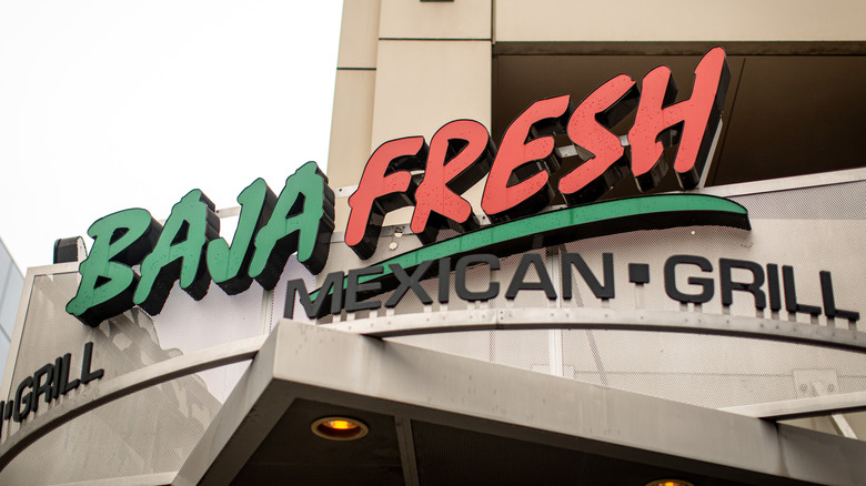 A building facade with a Baja Fresh Mexican Grill sign.