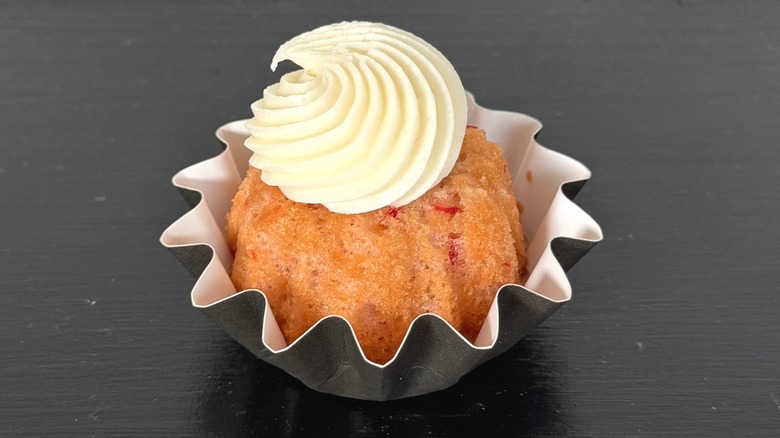 Strawberries & cream mini bundtini