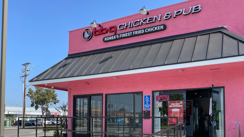 exterior view of a bb.q chicken & pub